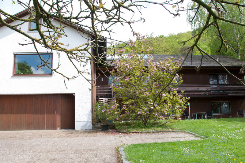 Außenansicht der Pension Bauer in Eichstätt mit Garten